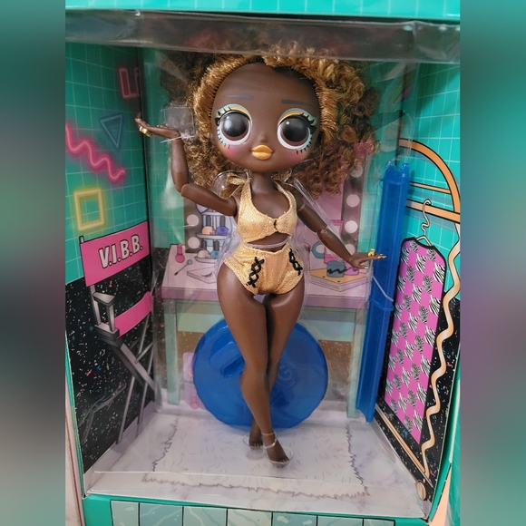 LOL Surprise OMG Movie Magic studios with 70 surprises and 12 dolls - Picture 7 of 10